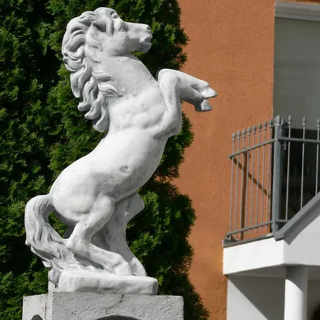 Gaestehaus Cheval Blanc Privatunterkunft *